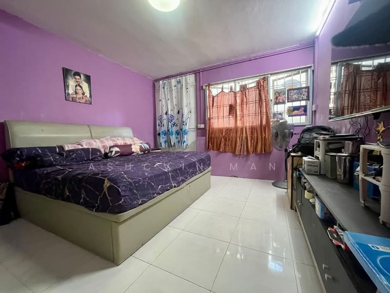 146 Bedok Reservoir Road HDB Flat For Sale at S$ 595,000 | PropertyGuru Singapore - Bedroom