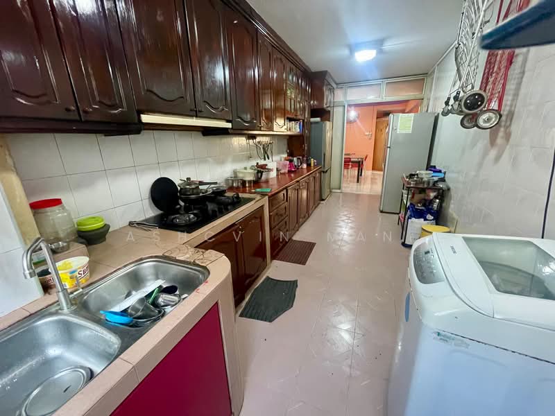 146 Bedok Reservoir Road HDB Flat For Sale at S$ 595,000 | PropertyGuru Singapore - Kitchen