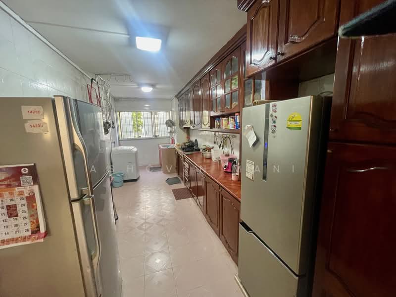 146 Bedok Reservoir Road HDB Flat For Sale at S$ 595,000 | PropertyGuru Singapore - Kitchen