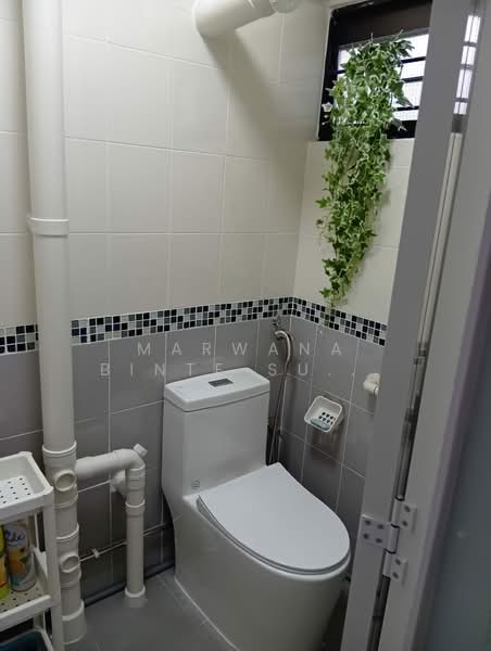 41 Teban Gardens Road, 41 Teban Gardens Road, Room Rental, 180 sqft, HDB Flat For Rent, by Marwana Binte Suleiman, 500079693 - Bathroom - PropertyGuru.com.sg