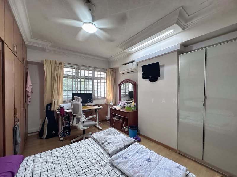 569 Choa Chu Kang Street 52 HDB Flat For Sale at S$ 599,999 | PropertyGuru Singapore - Bedroom