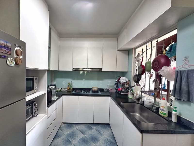 569 Choa Chu Kang Street 52 HDB Flat For Sale at S$ 599,999 | PropertyGuru Singapore - Kitchen