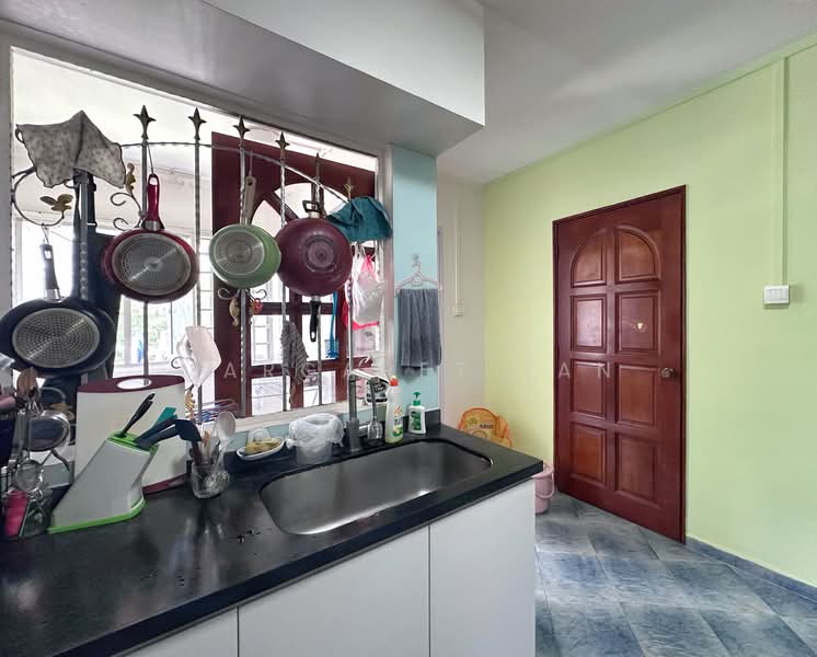 569 Choa Chu Kang Street 52 HDB Flat For Sale at S$ 599,999 | PropertyGuru Singapore - Kitchen