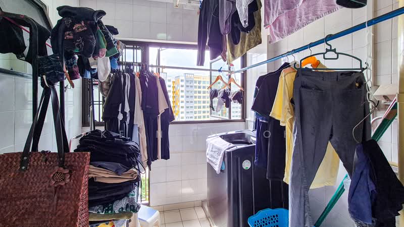 296B Choa Chu Kang Avenue 2 HDB Flat For Sale at S$ 575,000 | PropertyGuru Singapore - Service Balcony