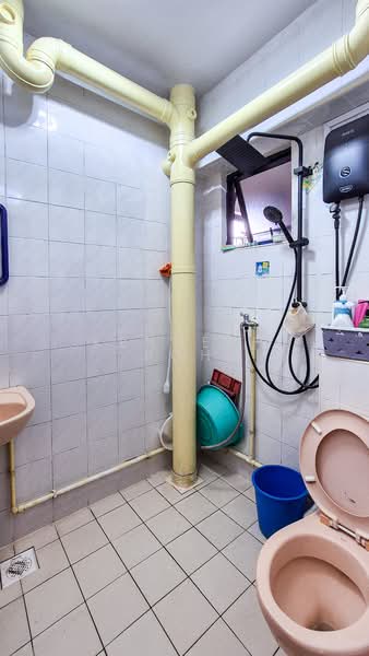 296B Choa Chu Kang Avenue 2 HDB Flat For Sale at S$ 575,000 | PropertyGuru Singapore - Bathroom