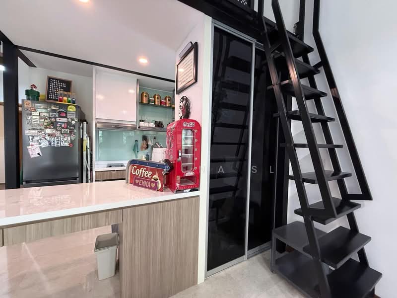 The Greenwich Condominium For Sale at S$ 950,000 | PropertyGuru Singapore - Kitchen