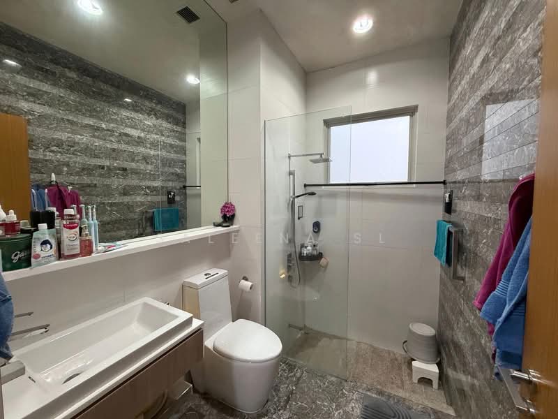 The Greenwich, 9 Seletar Road, 1 Bedroom, 646 sqft, Condominium For Sale, by Saleena SL, 500079707 - Bathroom - PropertyGuru.com.sg