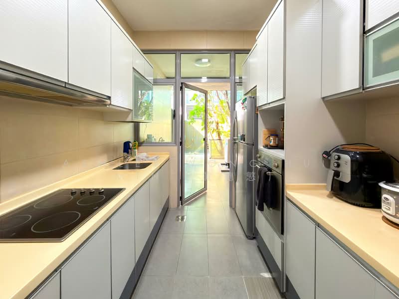Modern 2.5 Storey Corner-T @ Seletar Hills Estate, , 5 Bedrooms, 3,600 sqft, Corner Terrace For Sale, by Ashley Wong Hui Min (黄鏸慜), 500079710 - Kitchen - PropertyGuru.com.sg