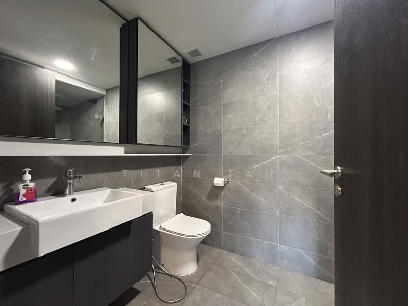 Riverfront Residences, 41 Hougang Avenue 7, 2 Bedrooms, 753 sqft, Condominium For Rent, by Titan Tan, 500079718 - Bathroom - PropertyGuru.com.sg