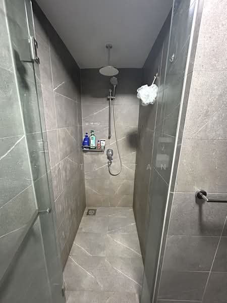 Riverfront Residences, 41 Hougang Avenue 7, 2 Bedrooms, 753 sqft, Condominium For Rent, by Titan Tan, 500079718 - Bathroom - PropertyGuru.com.sg