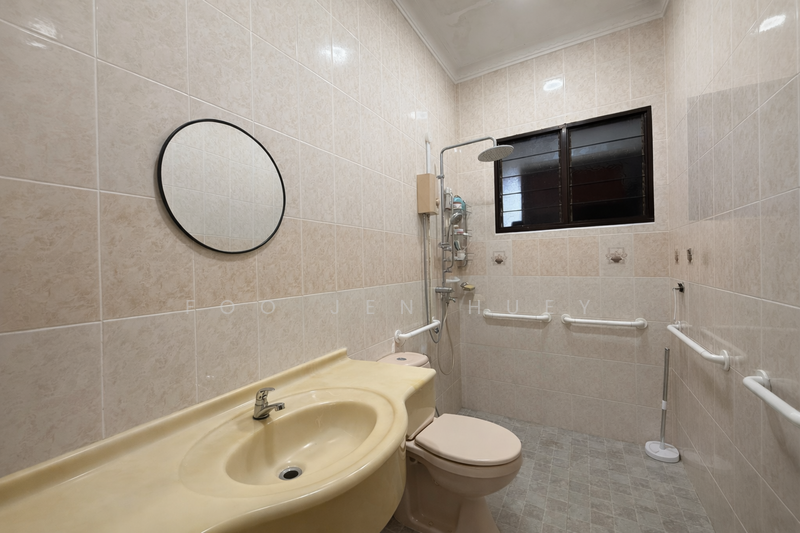 Meragi Close, , Room Rental, 200 sqft, Terraced House For Rent, by Foo Jen Huey, 500079730 - Bathroom - PropertyGuru.com.sg