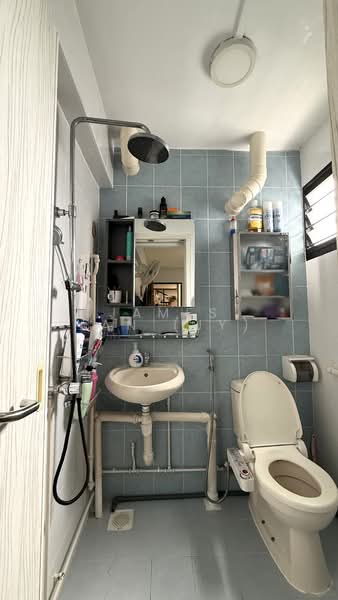 509 West Coast Drive HDB Flat For Sale at S$ 508,000 | PropertyGuru Singapore - Bathroom