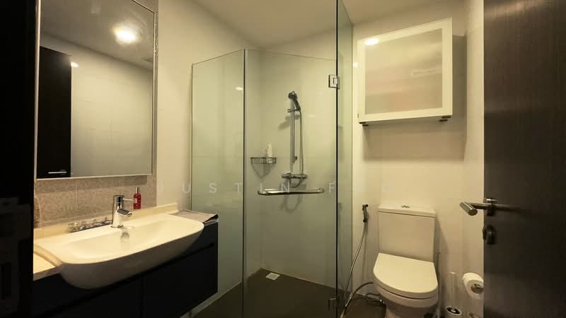 Heron Bay Executive Condominium For Sale at S$ 2,150,000 | PropertyGuru Singapore - Bathroom