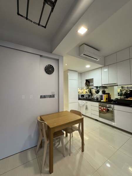 The Promenade @ Pelikat Condominium For Sale at S$ 800,000 | PropertyGuru Singapore - Kitchen