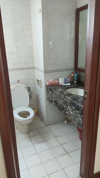 Parc Oasis Condominium For Sale at S$ 1,600,000 | PropertyGuru Singapore - Bathroom