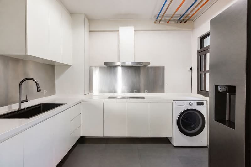 690B Choa Chu Kang Crescent HDB Flat For Sale at S$ 730,000 | PropertyGuru Singapore - Kitchen