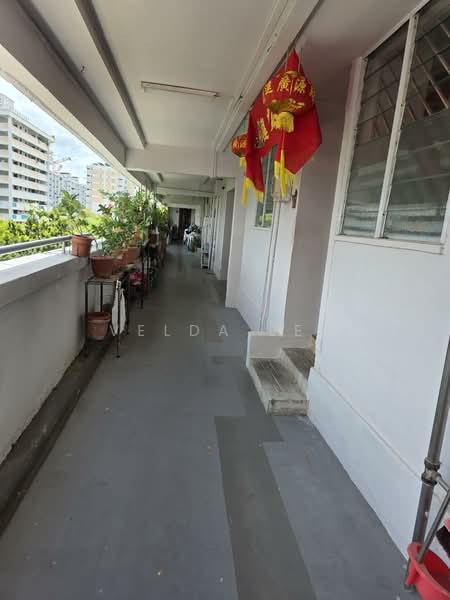 160 Yishun Street 11 HDB Flat For Sale at S$ 450,000 | PropertyGuru Singapore - Corridor