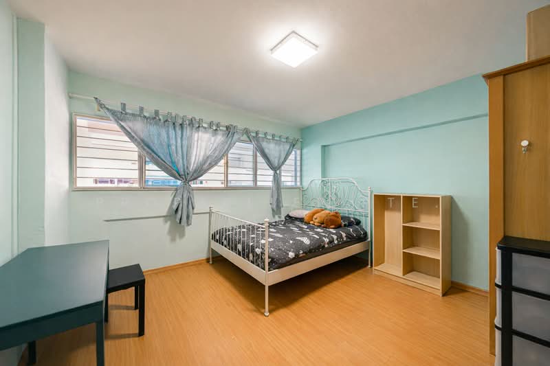 852 Yishun Street 81 HDB Flat For Sale at S$ 570,000 | PropertyGuru Singapore - Bedroom