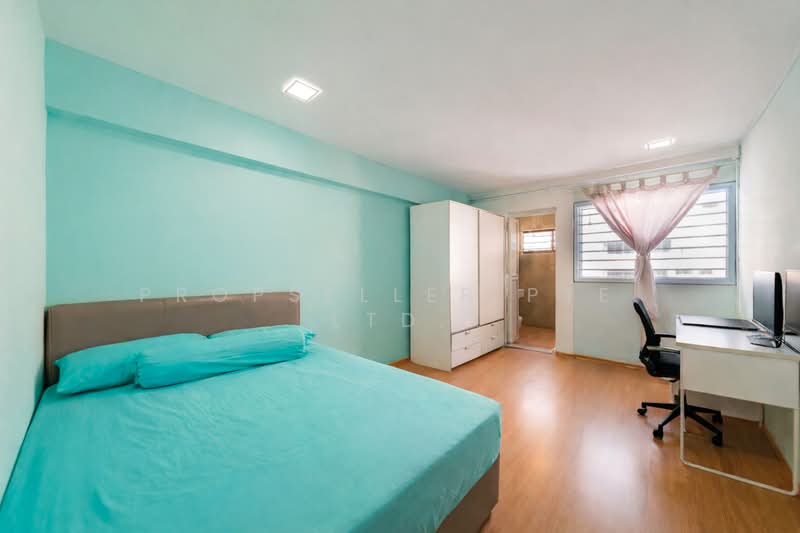 852 Yishun Street 81 HDB Flat For Sale at S$ 570,000 | PropertyGuru Singapore - Bedroom