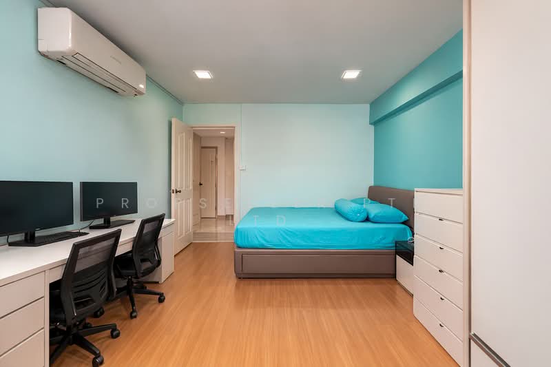 852 Yishun Street 81 HDB Flat For Sale at S$ 570,000 | PropertyGuru Singapore - Bedroom