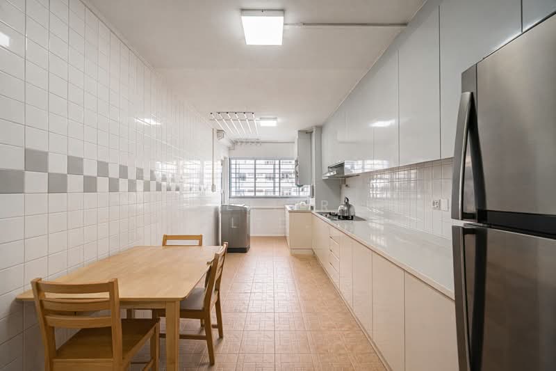 852 Yishun Street 81 HDB Flat For Sale at S$ 570,000 | PropertyGuru Singapore - Kitchen