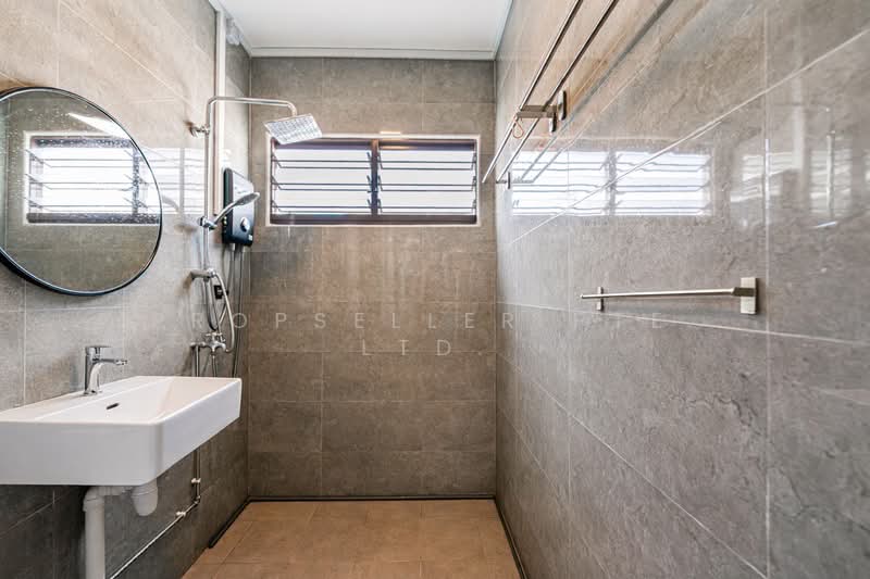 852 Yishun Street 81 HDB Flat For Sale at S$ 570,000 | PropertyGuru Singapore - Bathroom