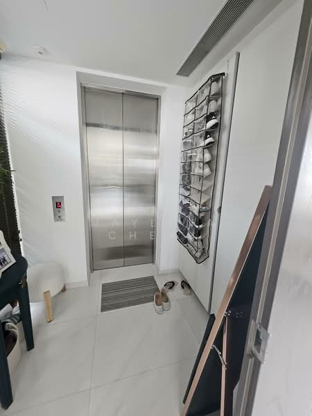 Nathan Suites Condominium For Sale at S$ 11,500,000 | PropertyGuru Singapore - Pruvate lift Entrance