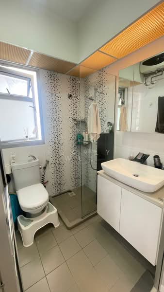 327A Sumang Walk, 327A Sumang Walk, 1 Bedroom, 409 sqft, HDB Flat For Rent, by Pearly Wee, 500079794 - Bathroom - PropertyGuru.com.sg