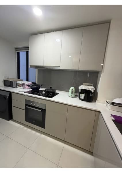 Lake Grande, 6 Jurong Lake Link, 4 Bedrooms, 1,173 sqft, Condominium For Rent, by Maggie Sim, 500079800 - Kitchen with helper's room - PropertyGuru.com.sg