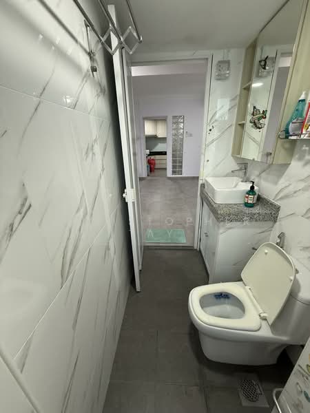 Orchid Park Condominium Condominium For Sale at S$ 1,299,000 | PropertyGuru Singapore - Bathroom