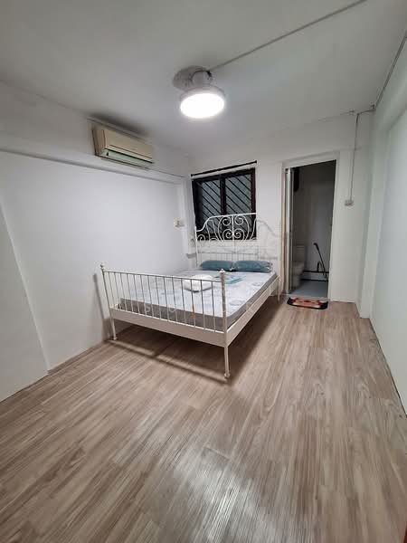 407 Sin Ming Avenue HDB Flat For Sale at S$ 575,000 | PropertyGuru Singapore - Bedroom