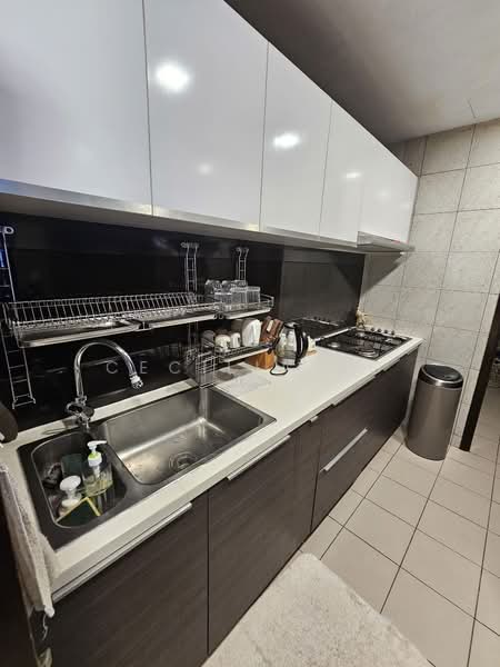 Regent Heights, 50 Bukit Batok East Avenue 5, 3 Bedrooms, 1,023 sqft, Condominium For Rent, by Cecilia Ng, 500079855 - Kitchen - PropertyGuru.com.sg