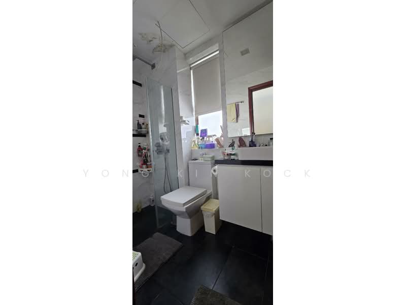 D'Manor, Corner Cluster House, Tanah Merah Kechil Avenue, near Tanah Merah MRT Cluster House For Sale at S$ 2,890,000 | PropertyGuru Singapore - Lvl 3 - Common Bathroom