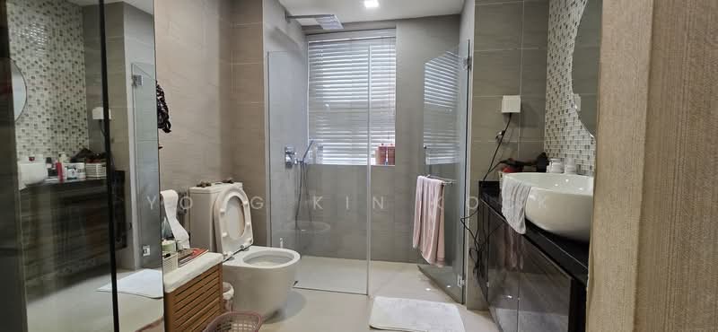 D'Manor, Corner Cluster House, Tanah Merah Kechil Avenue, near Tanah Merah MRT Cluster House For Sale at S$ 2,890,000 | PropertyGuru Singapore - Lvl 2 - Master Bathroom