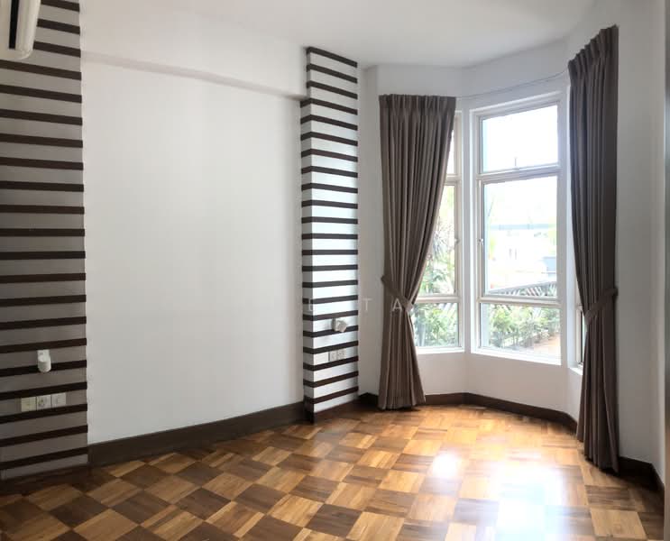 Hillington Green Condominium For Sale at S$ 2,800,000 | PropertyGuru Singapore - Interior