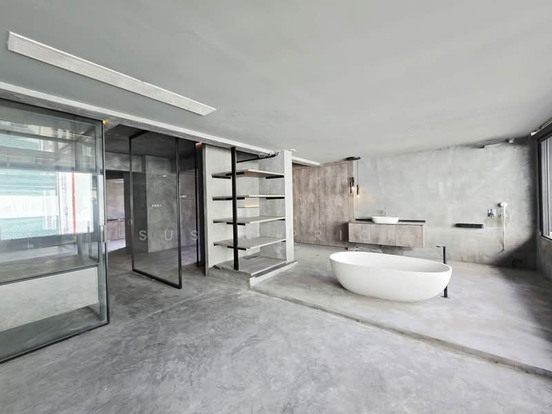 Race Course/ Rangoon Dazzling Loft 2/3 Bed, , 3 Bedrooms, 1,870 sqft, Walk-up Apartment For Rent, by Susan Prior, 500079862 - Bathroom - PropertyGuru.com.sg