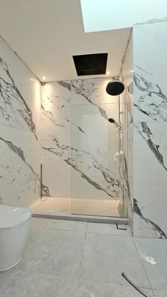 Limau Villas, Limau Terrace, Room Rental, 500 sqft, Terraced House For Rent, by Roy Low, 500079876 - Bathroom - PropertyGuru.com.sg