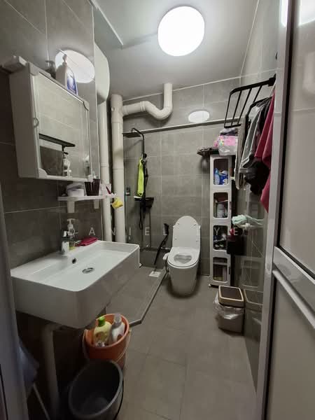 53 Pipit Road HDB Flat For Sale at S$ 1,130,000 | PropertyGuru Singapore - Bathroom