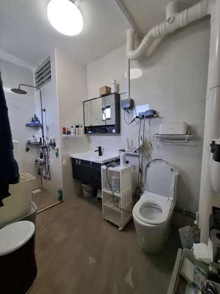 53 Pipit Road HDB Flat For Sale at S$ 1,130,000 | PropertyGuru Singapore - Bathroom