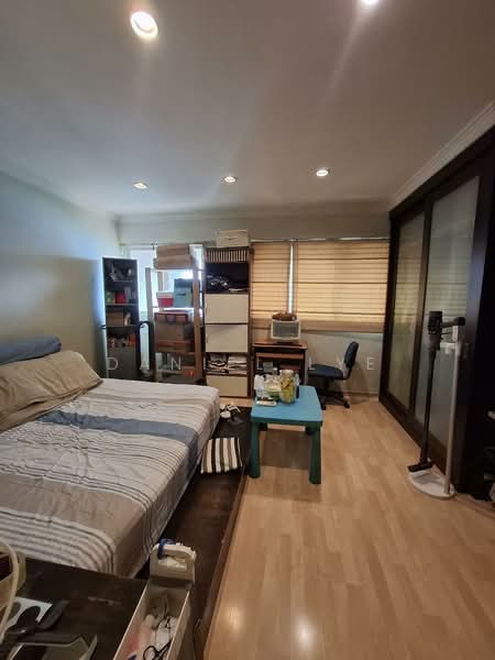53 Pipit Road HDB Flat For Sale at S$ 1,130,000 | PropertyGuru Singapore - Master bedroom