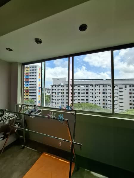 53 Pipit Road HDB Flat For Sale at S$ 1,130,000 | PropertyGuru Singapore - balcony