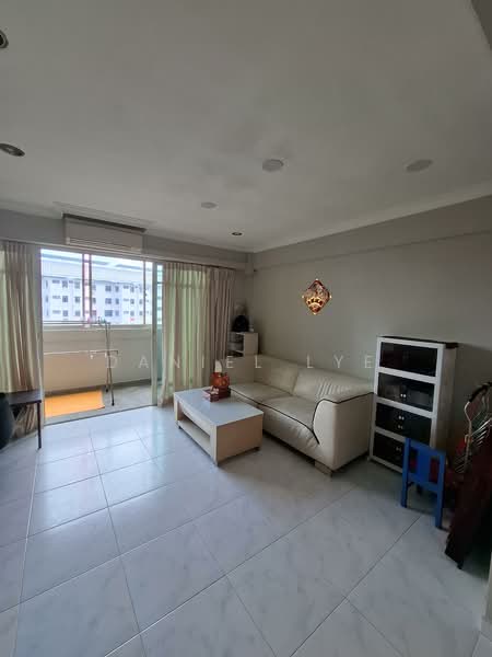 53 Pipit Road HDB Flat For Sale at S$ 1,130,000 | PropertyGuru Singapore - Living Room