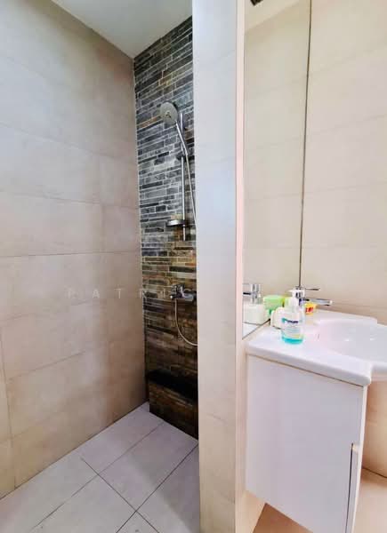 Bayou Residence, 349 Upper Paya Lebar Road, 3 Bedrooms, 904 sqft, Condominium For Rent, by Patrick Ang, 500079890 - Bathroom - PropertyGuru.com.sg