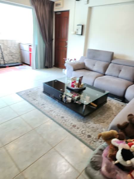 127 Tampines Street 11 HDB Flat For Sale at S$ 760,000 | PropertyGuru Singapore - Living Room