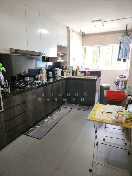127 Tampines Street 11 HDB Flat For Sale at S$ 760,000 | PropertyGuru Singapore - Kitchen