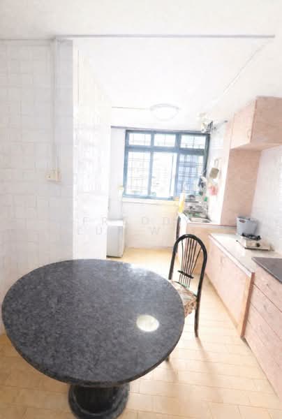 645 Hougang Avenue 8 HDB Flat For Sale at S$ 430,000 | PropertyGuru Singapore - Kitchen