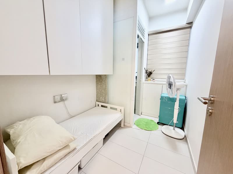 Q Bay Residences Condominium For Sale at S$ 2,450,000 | PropertyGuru Singapore - Helper's room with personal WC