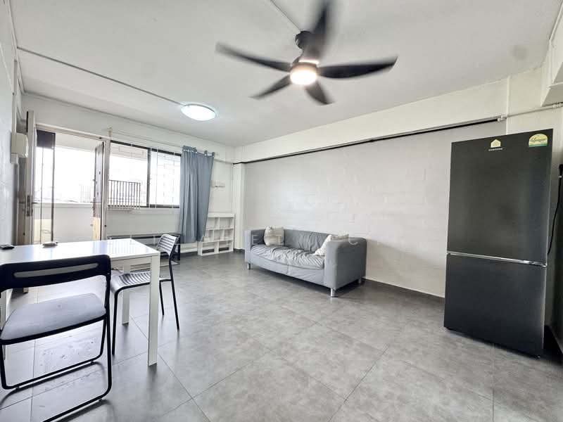 93 Paya Lebar Way HDB Flat For Sale at S$ 388,000 | PropertyGuru Singapore - Living Room