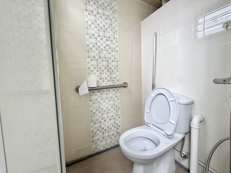 93 Paya Lebar Way HDB Flat For Sale at S$ 388,000 | PropertyGuru Singapore - Bathroom