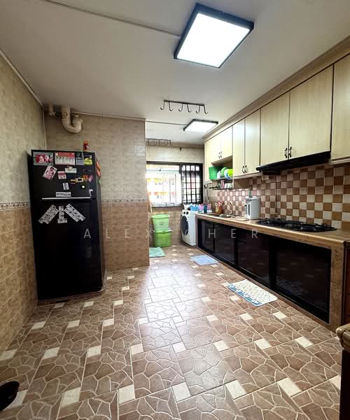 514 Choa Chu Kang Street 51 HDB Flat For Sale at S$ 670,000 | PropertyGuru Singapore - Kitchen